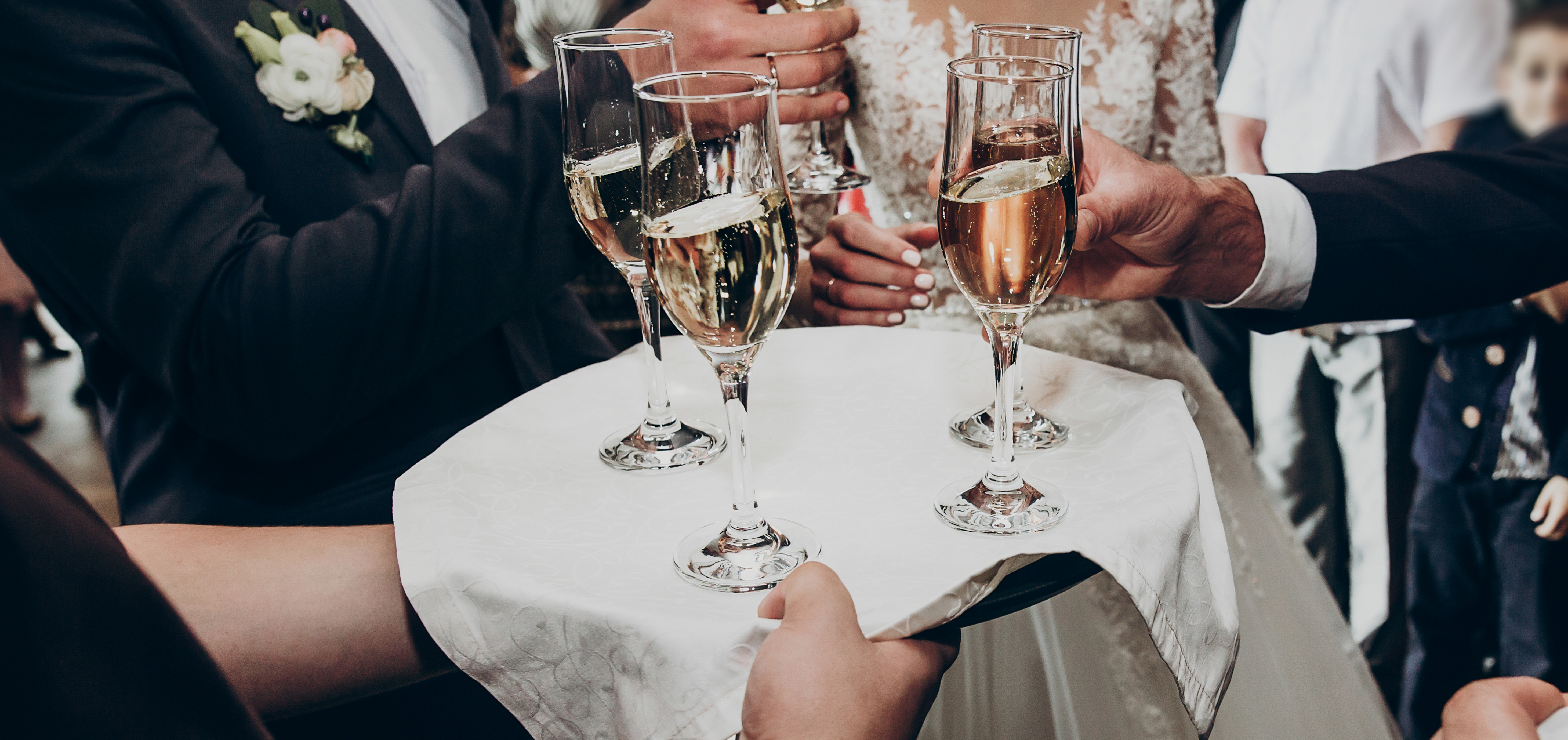 Champagnerservice an der Hochzeit